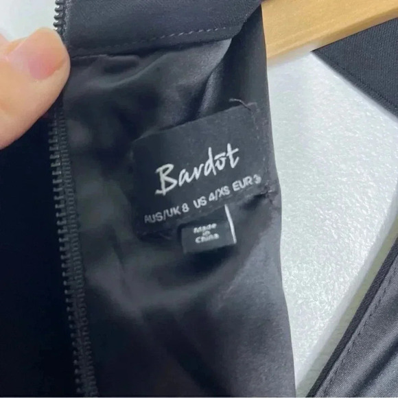 Bardot Mock-neck Cold-shoulder Cut Out Sheath Dress Size 4 XS - Picture 5 of 11